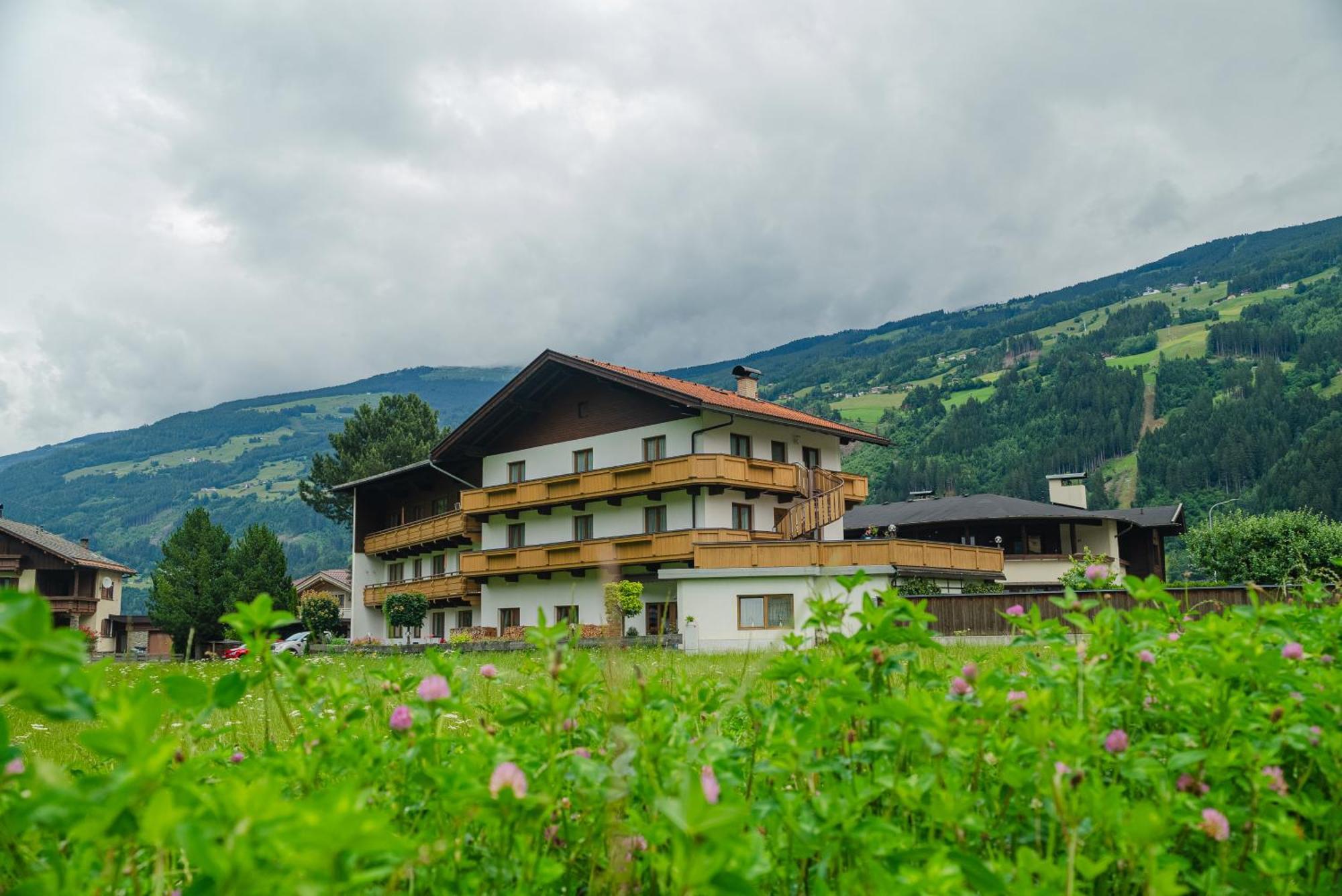Zell Views Apartments Цел ам Цилер Екстериор снимка