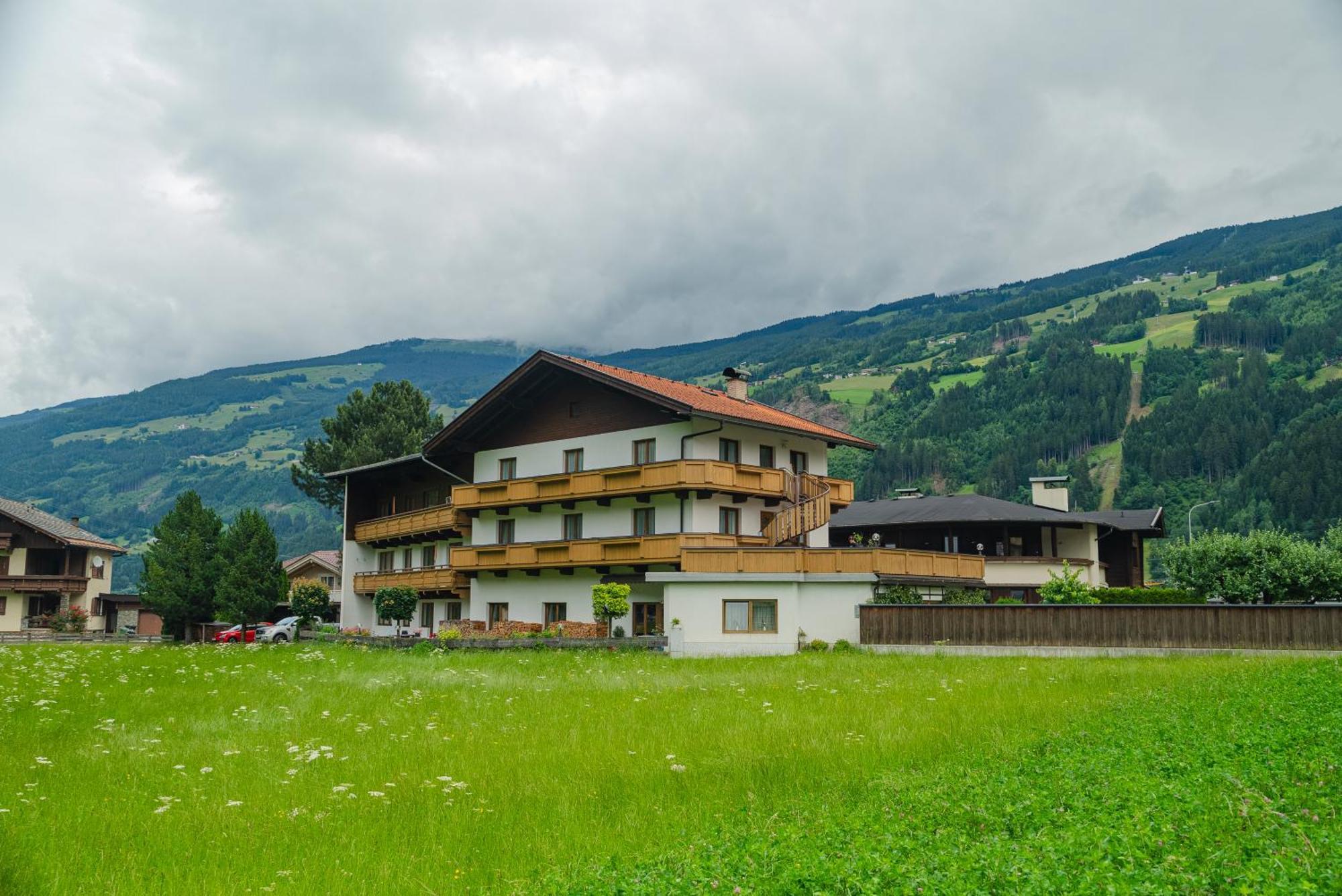 Zell Views Apartments Цел ам Цилер Екстериор снимка